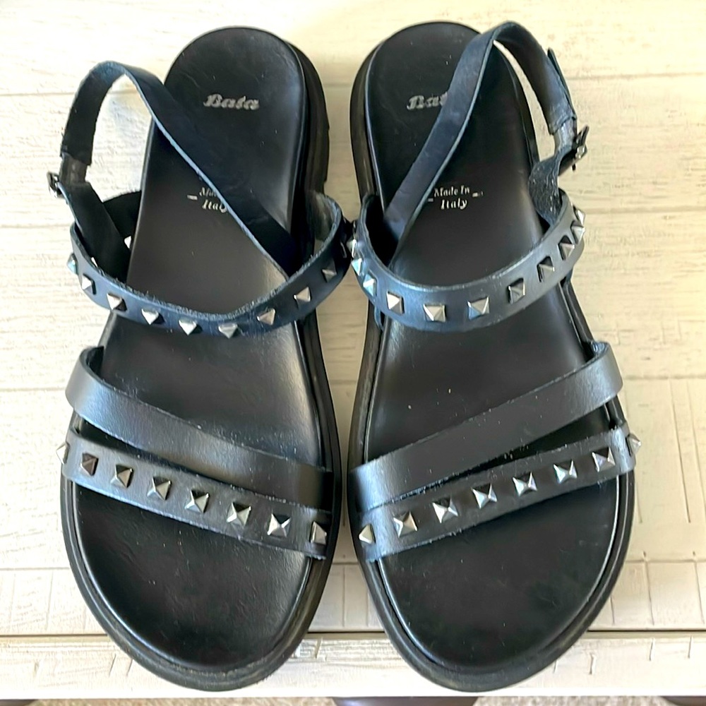 Italian sandals with beautiful detail, size 37euro